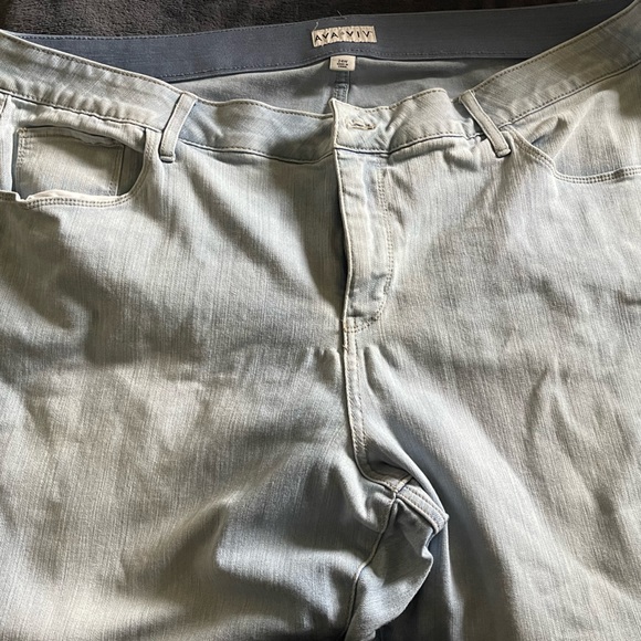 Plus size Ava & Viv light denim jeans - Picture 2 of 2